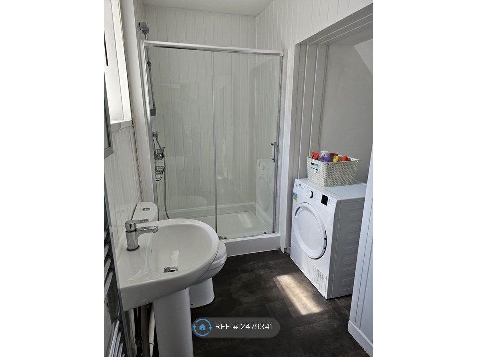 Property photo 3 of 19 Bathroom
