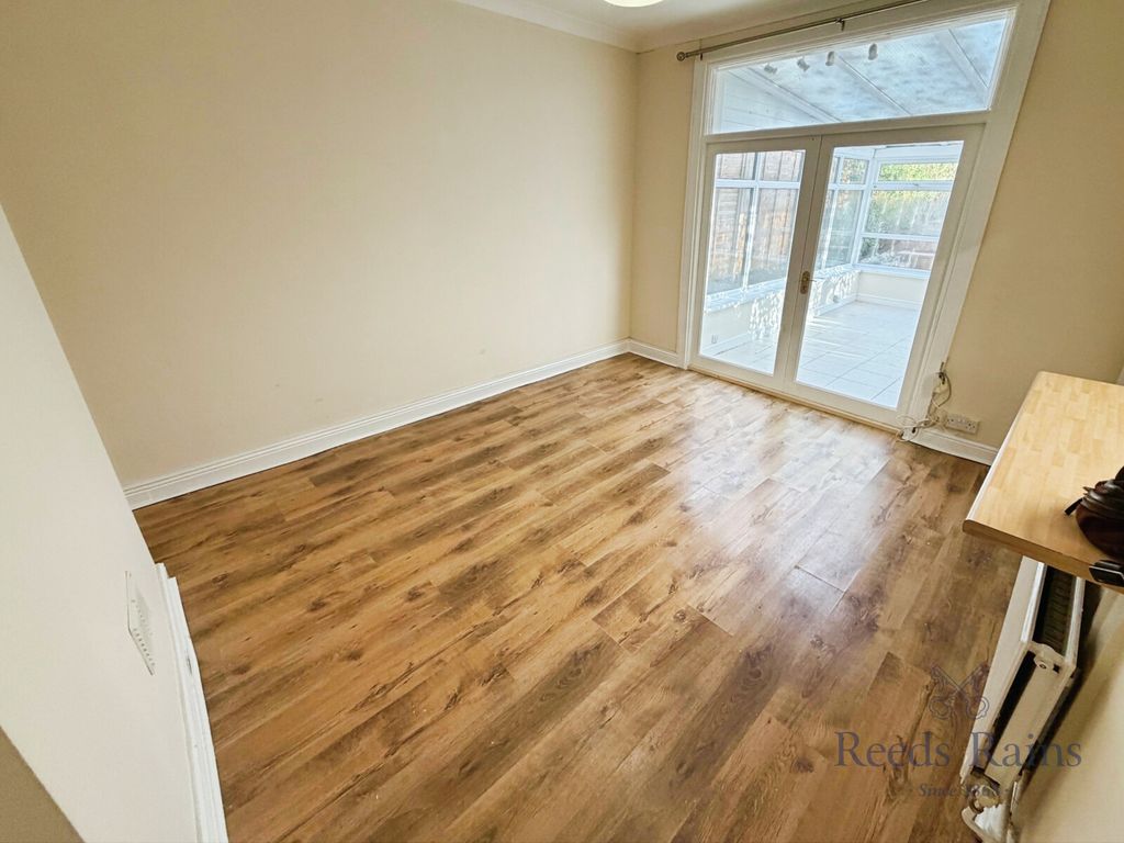 Property photo 3 of 9 Lounge