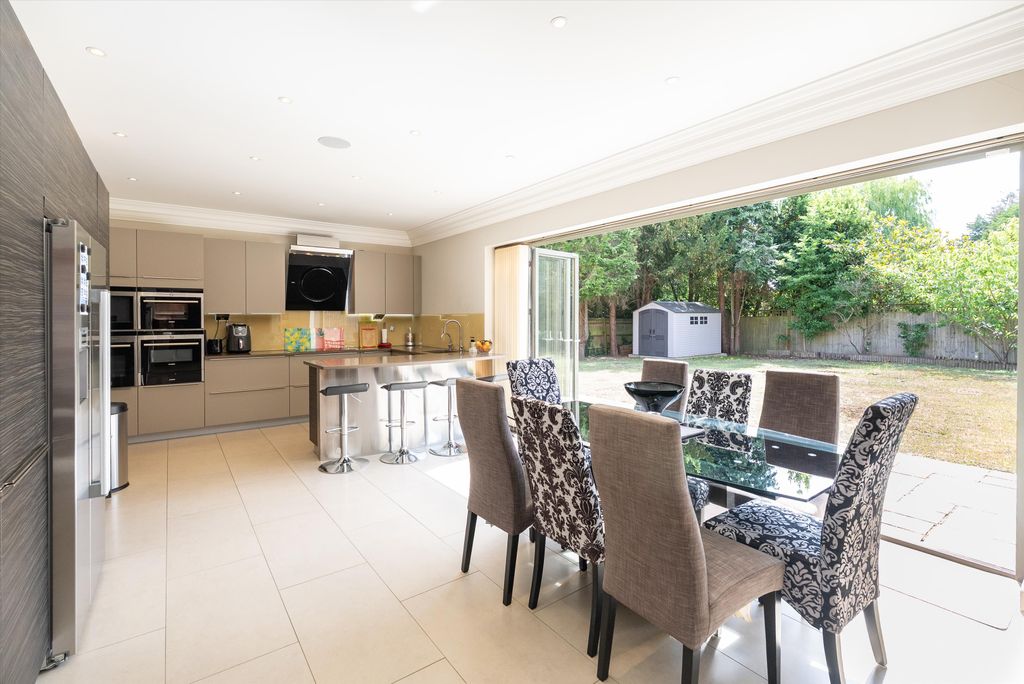 Property photo 3 of 24 Image