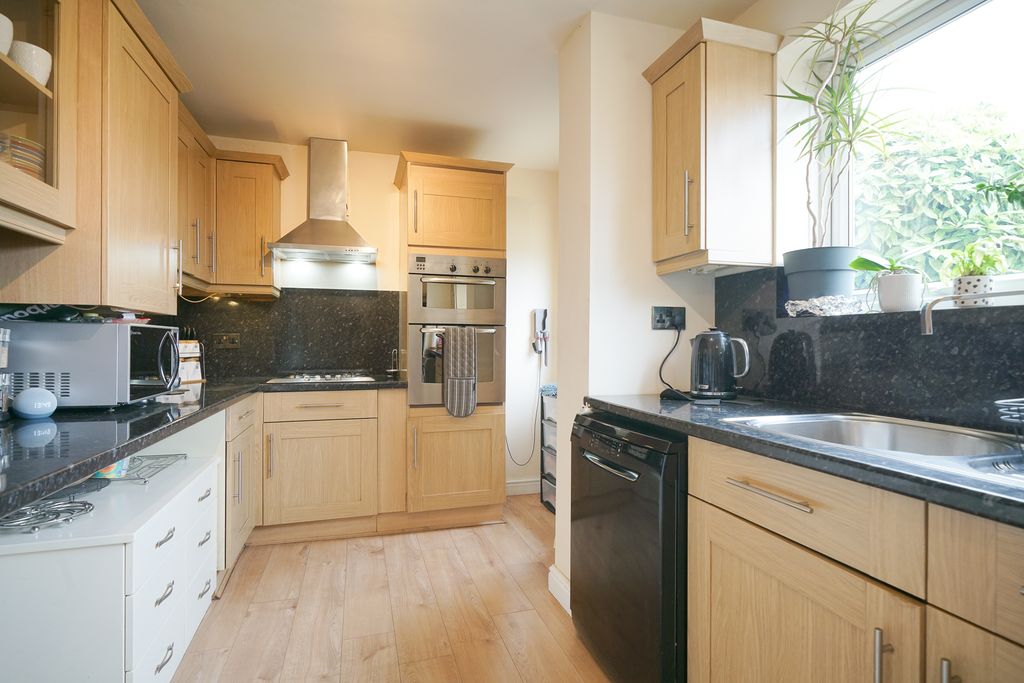 Property photo 2 of 24