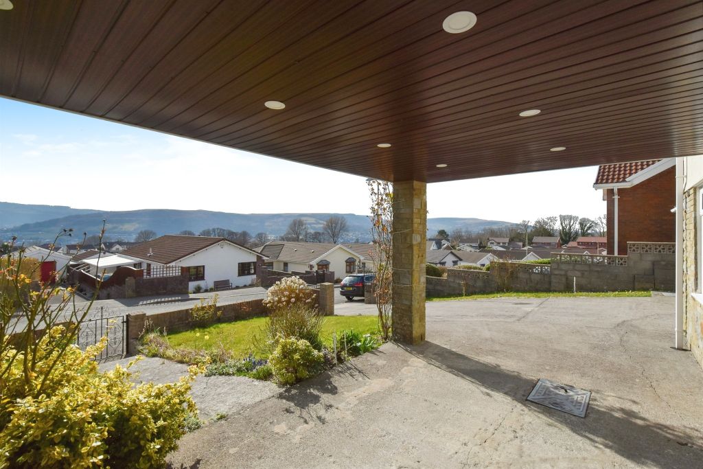 Property photo 3 of 34