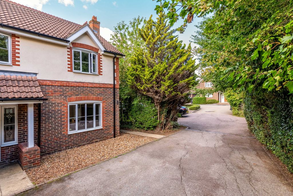 Property photo 2 of 33