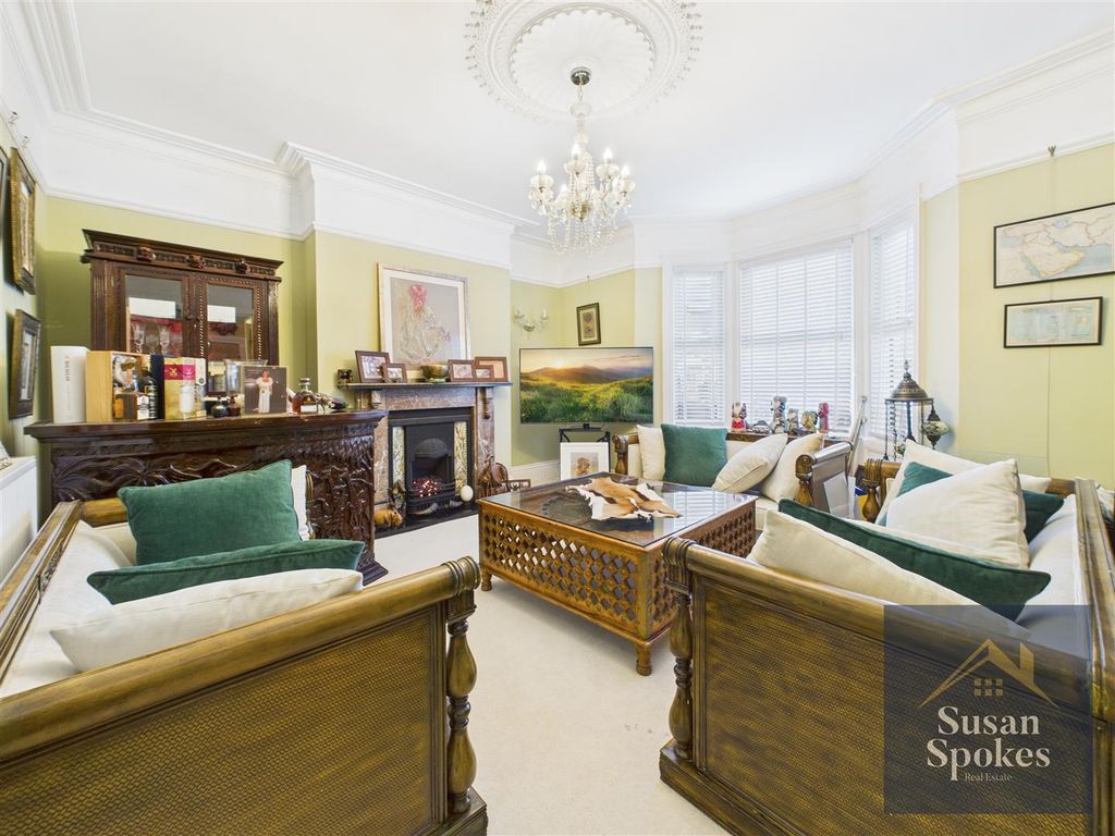 Property photo 3 of 30 Cam01858G0-Pr0215-Still001.Jpg