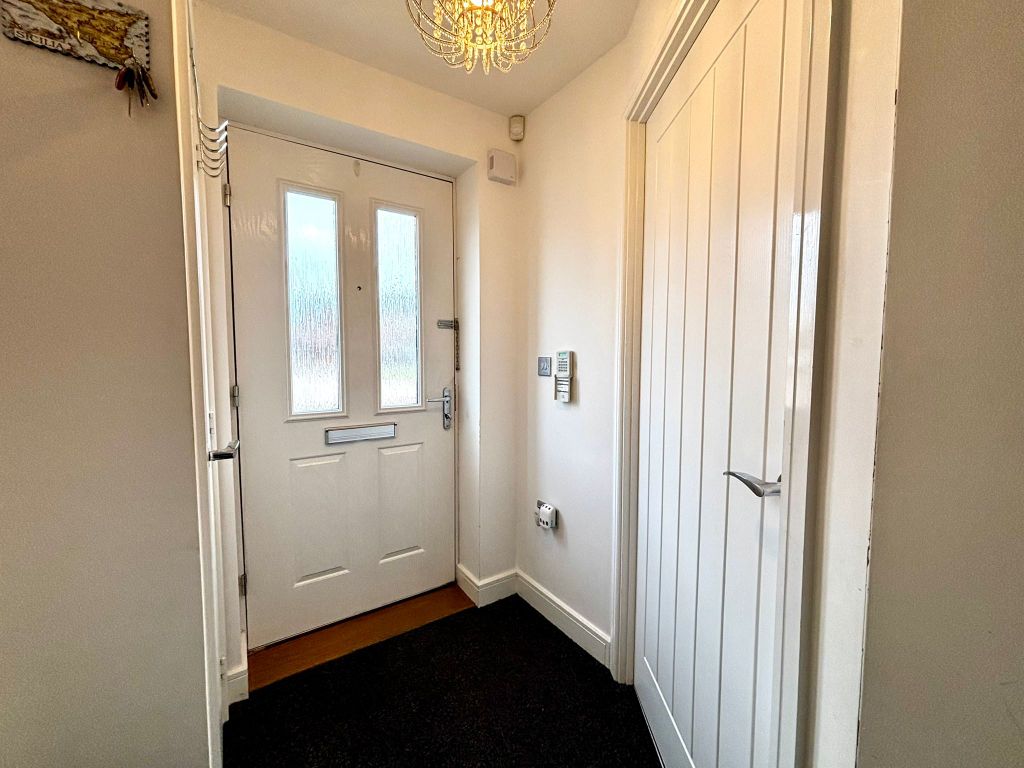 Property photo 3 of 21 Entrance