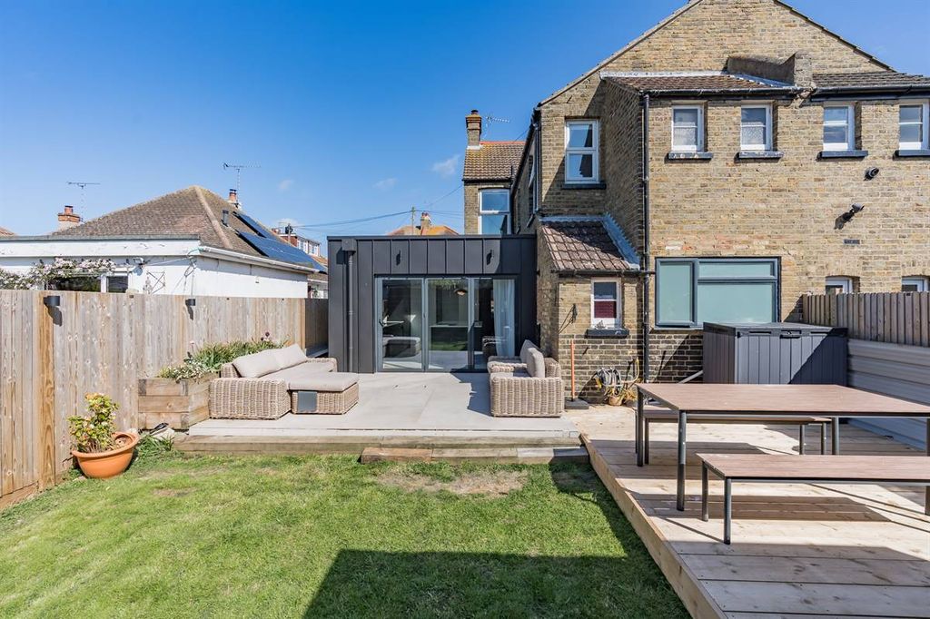 Property photo 2 of 23