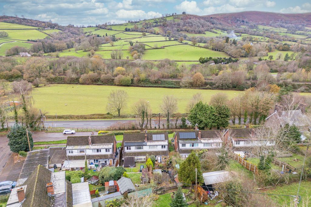 Property photo 2 of 31