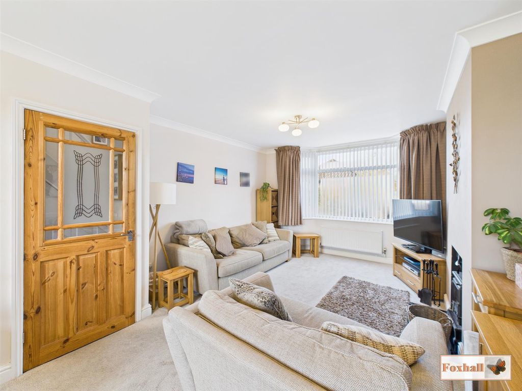 Property photo 3 of 23 Lounge / Diner