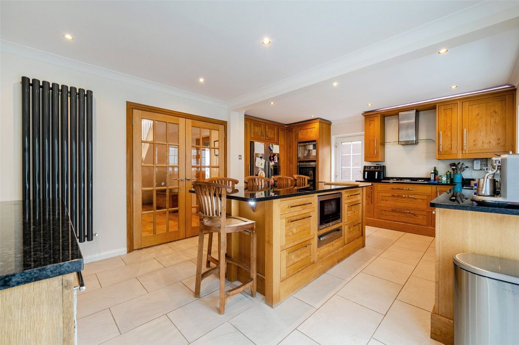 Property photo 3 of 19 Kitchen