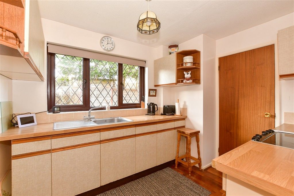 Property photo 3 of 12 Kitchen