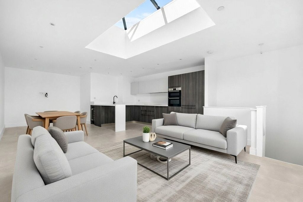 Property photo 3 of 14 Picture No. 11