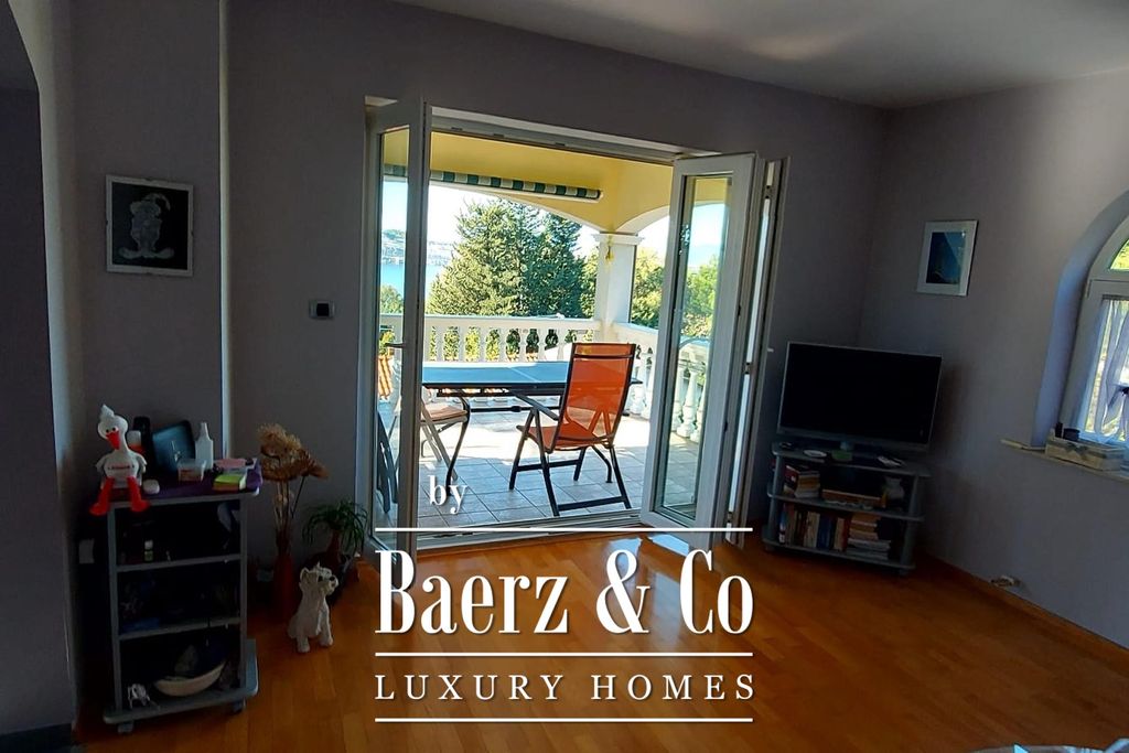 Property photo 2 of 33