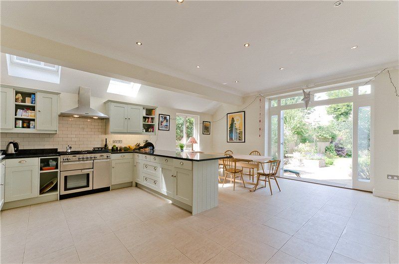 Property photo 2 of 9 Kitchen