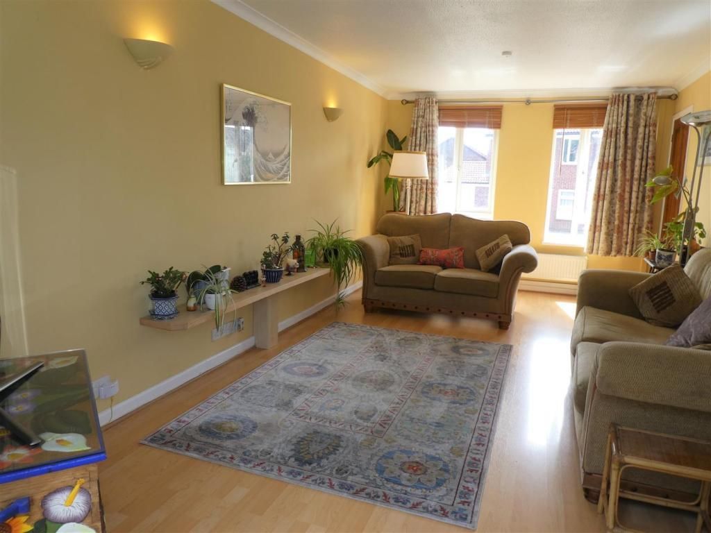 Property photo 2 of 9 Lounge.Jpg