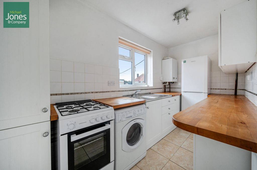 Property photo 3 of 7 Kitchen