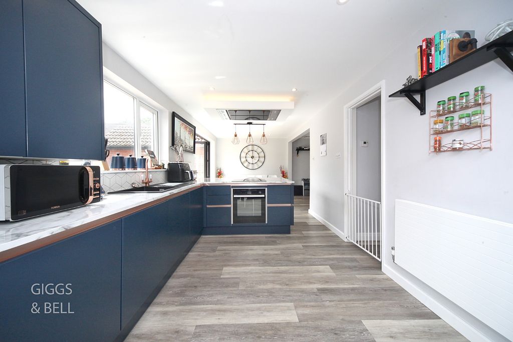 Property photo 2 of 31 5206012
