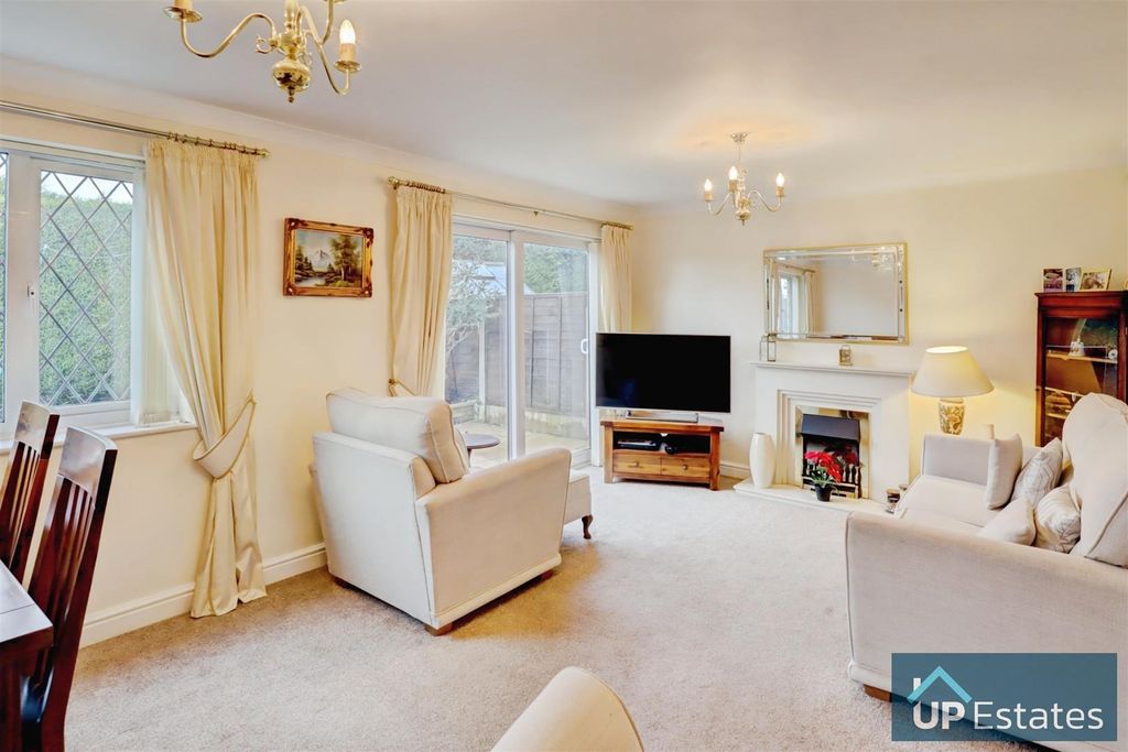 Property photo 2 of 13 Living/ Dining Room