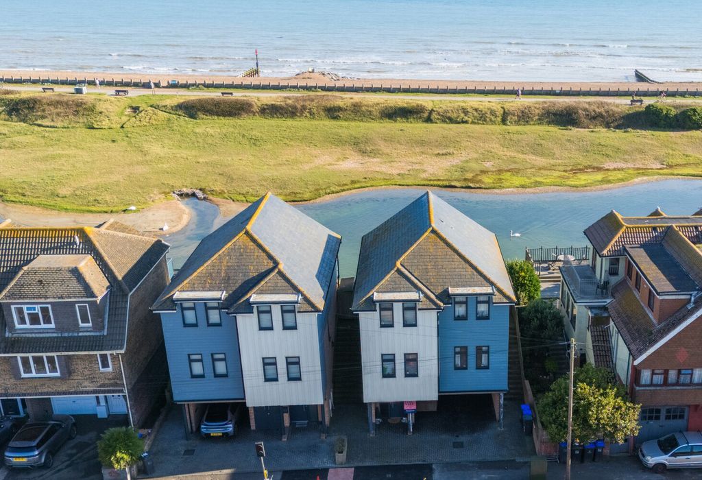 Property photo 1 of 25