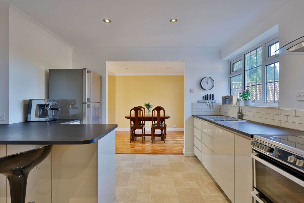 Property photo 2 of 39