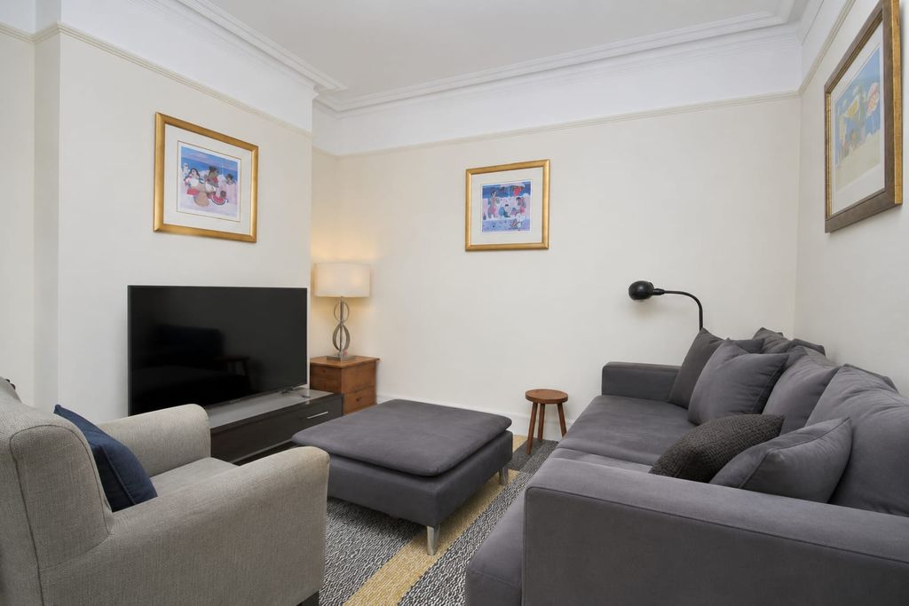 Property photo 3 of 16 4