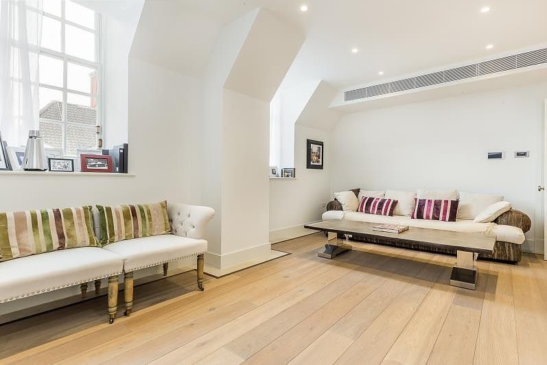 Property photo 2 of 12 (Main)