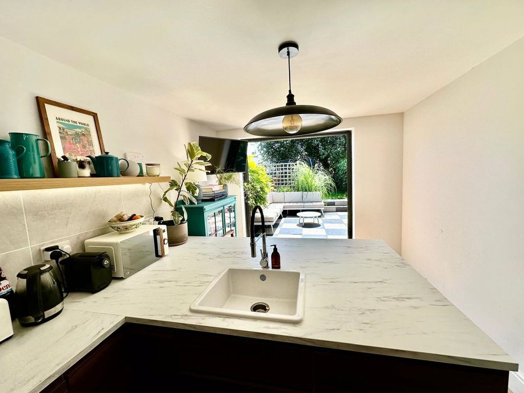 Property photo 2 of 14 Picture No. 21