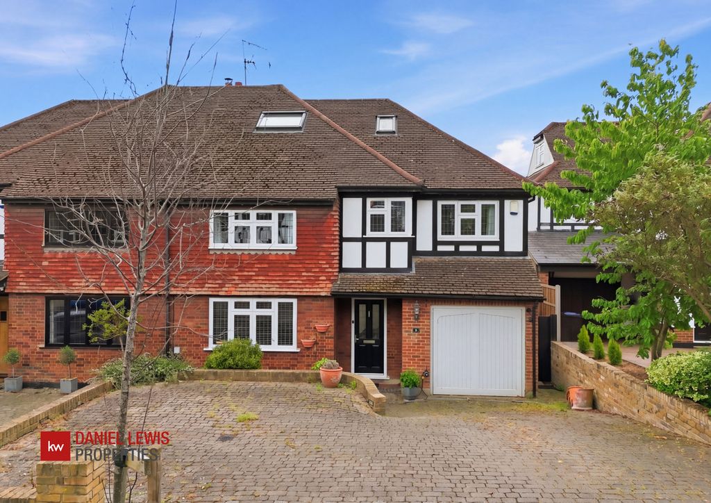 Property photo 1 of 33