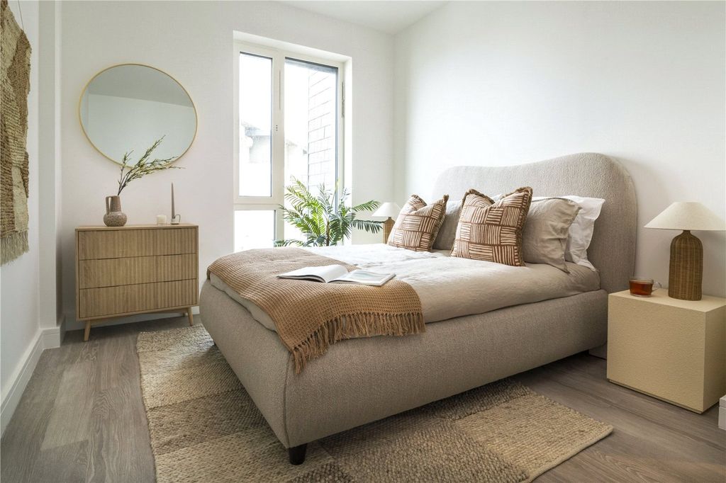 Property photo 3 of 19 Show Home