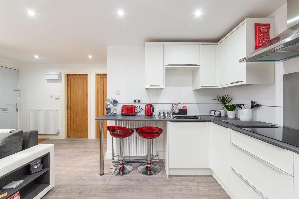 Property photo 3 of 11 0247298F-9517-4668-Bb67-6E733B504611.Jpeg