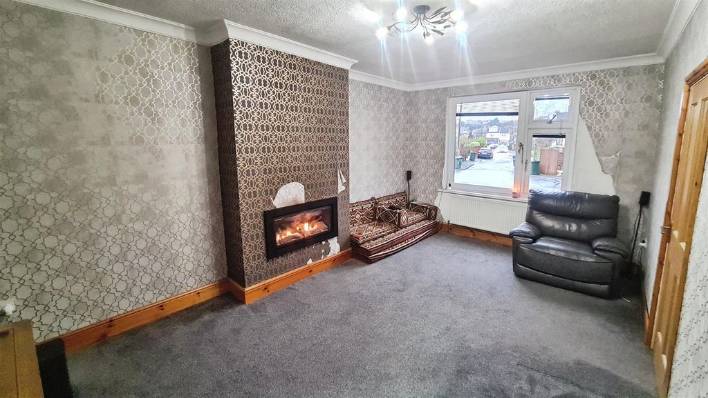 Property photo 2 of 20 Living Room