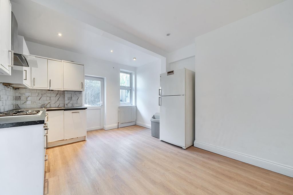 Property photo 2 of 12 Kitchen