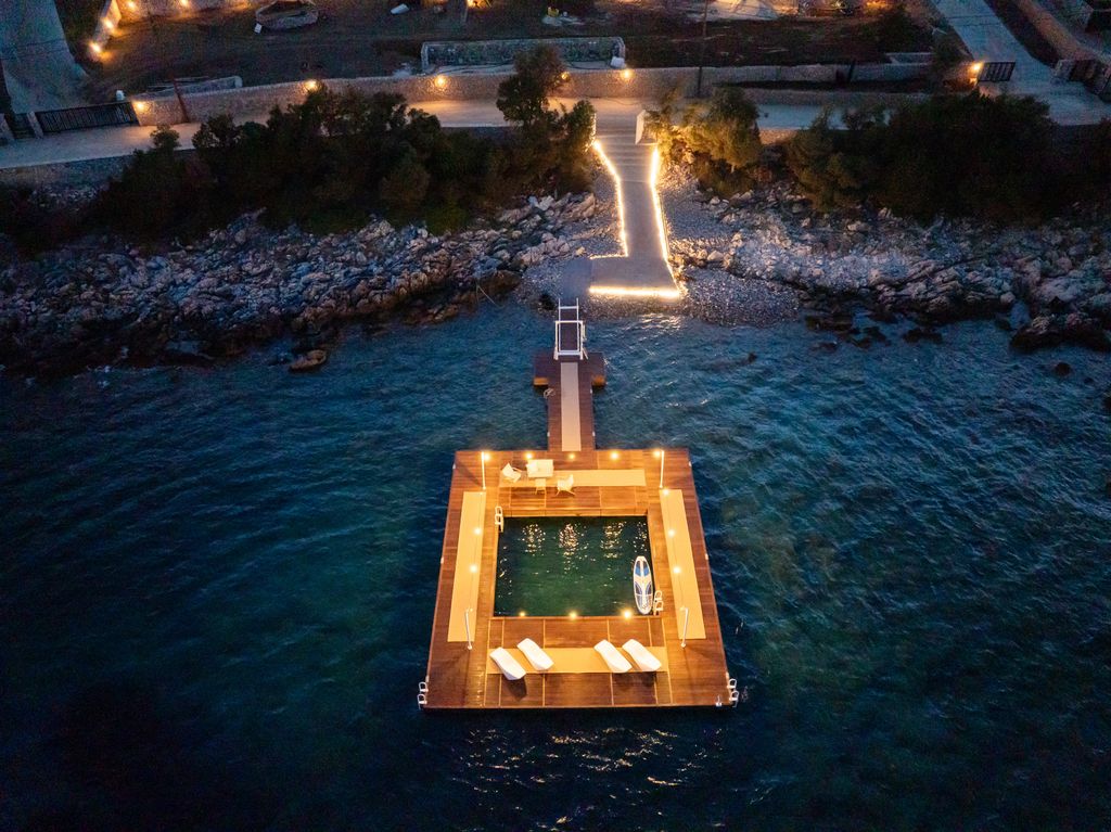 Property photo 2 of 33