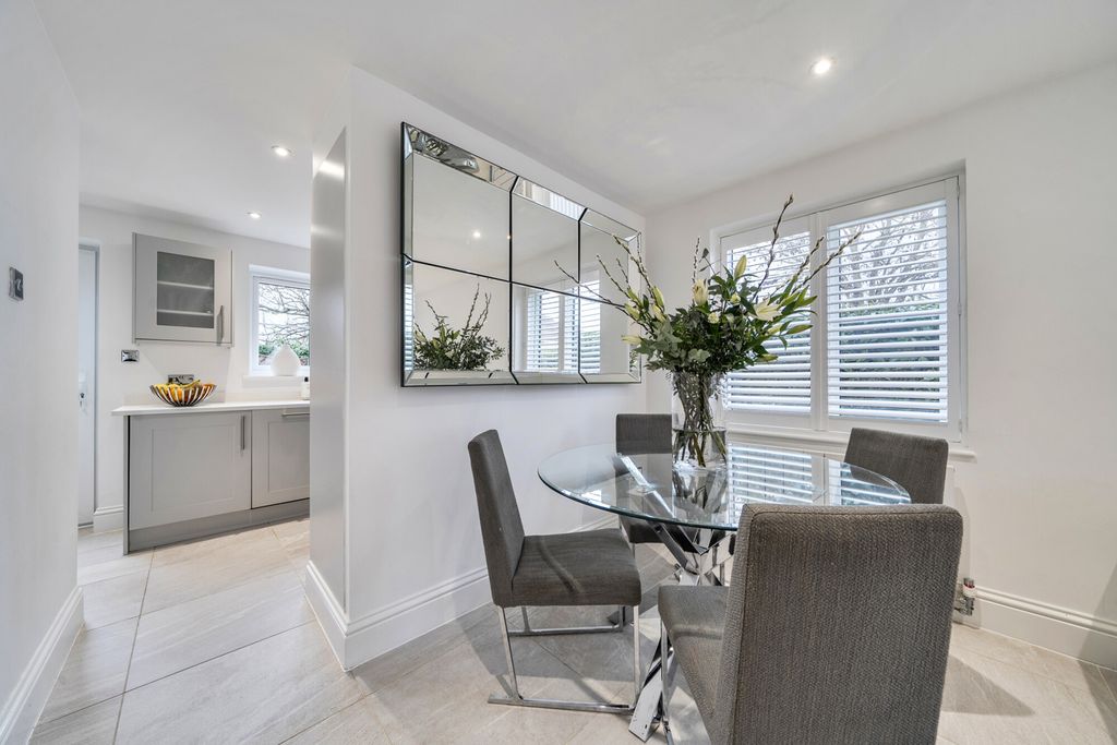 Property photo 3 of 19 Dining Room