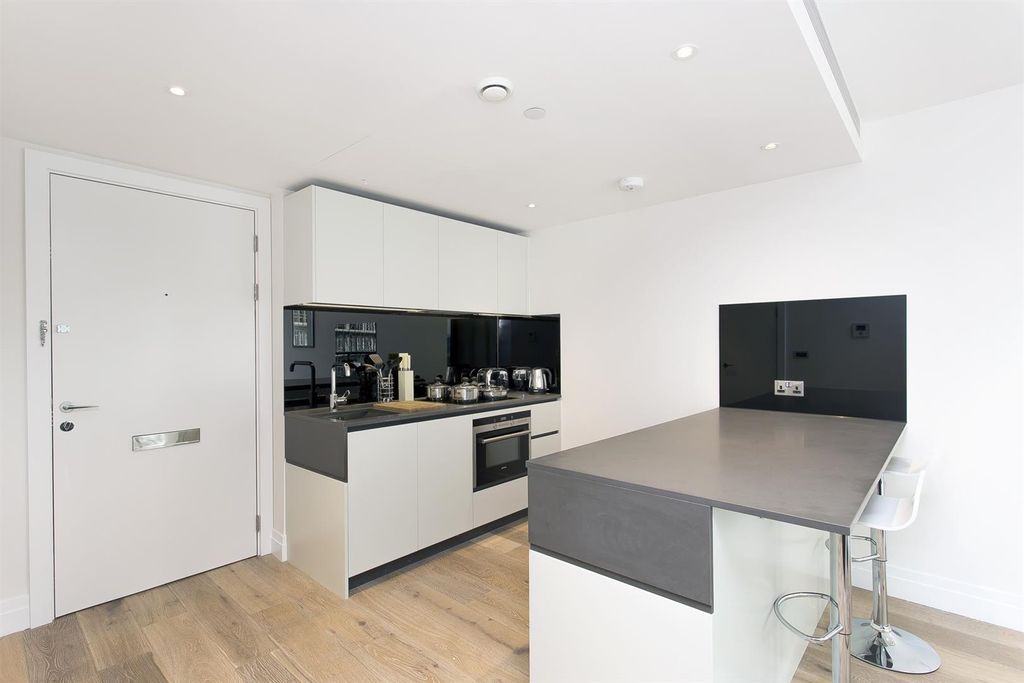 Property photo 3 of 14 Kitchen