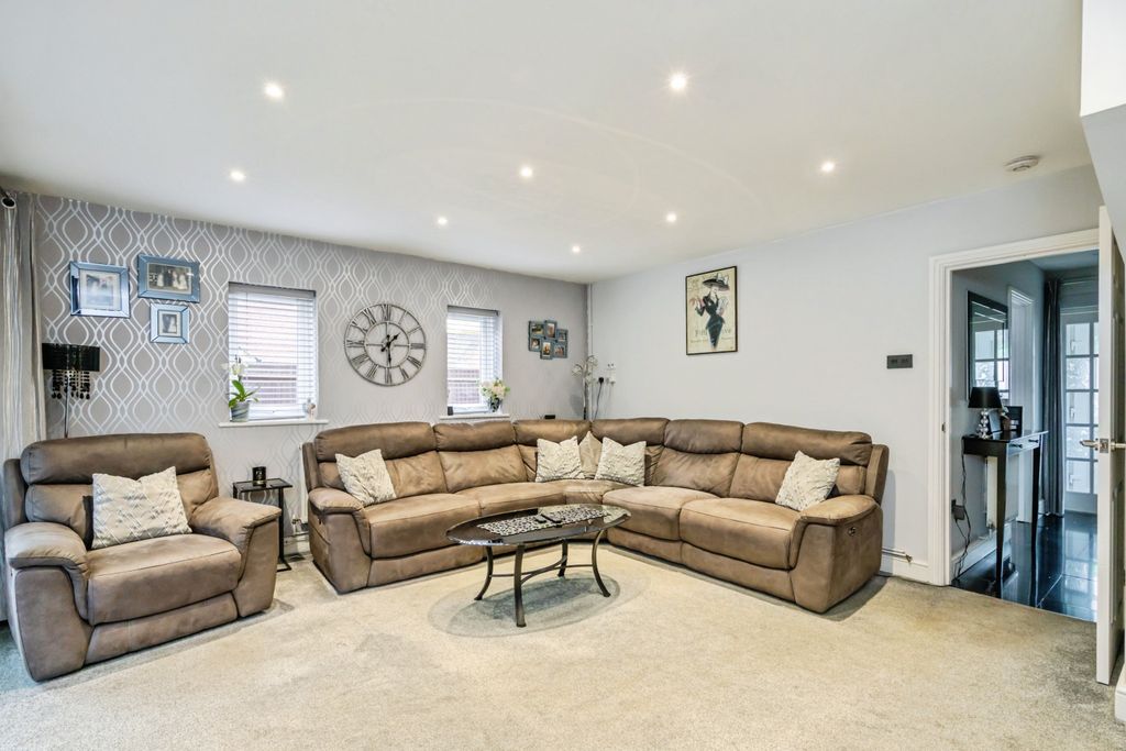 Property photo 3 of 22