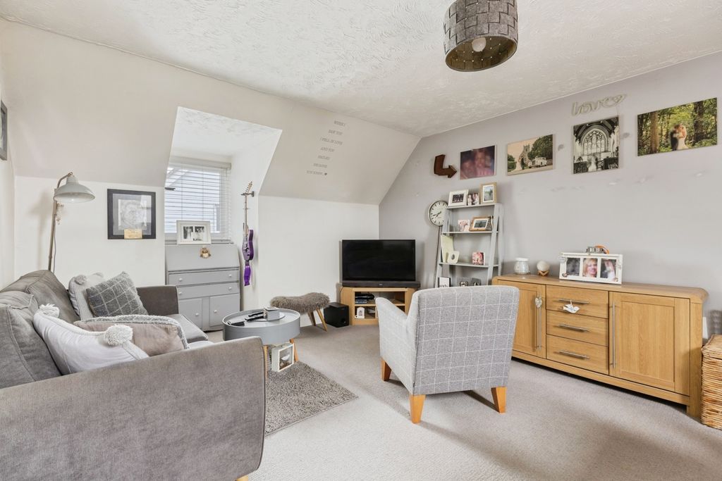 Property photo 2 of 12 Pbox-Img.Jpg