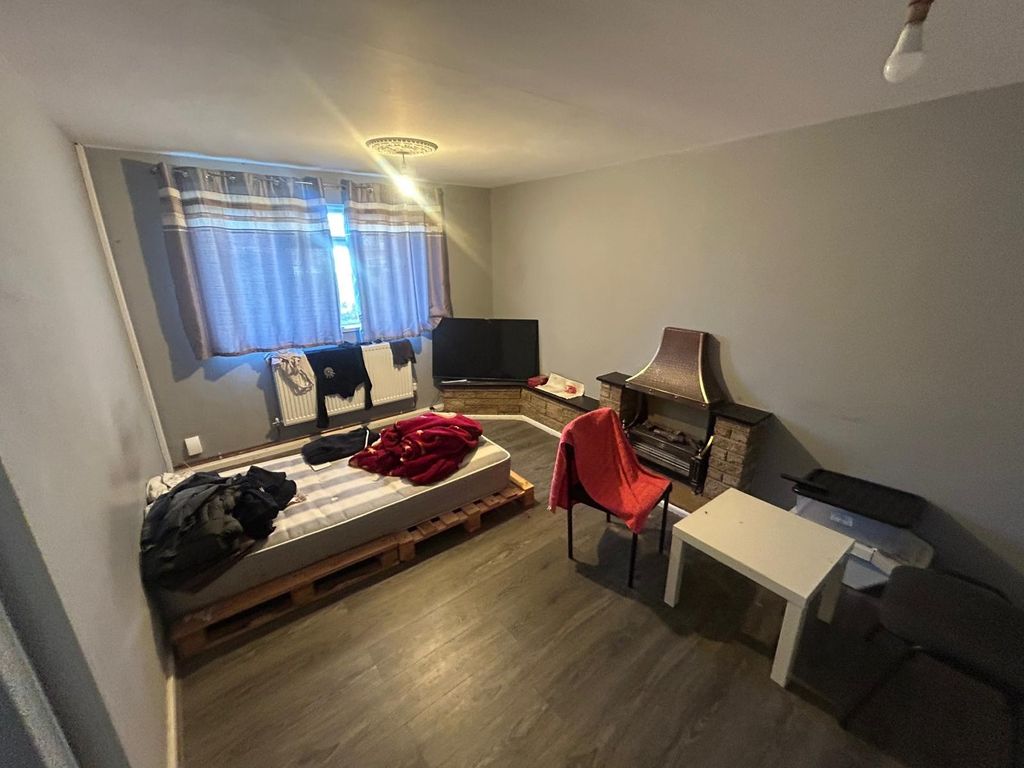 Property photo 3 of 11 Image