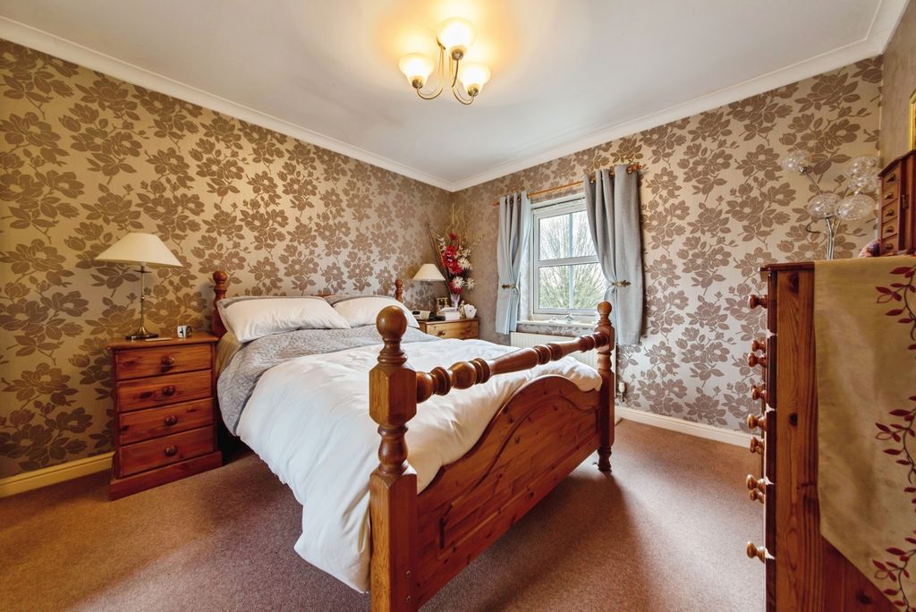 Property photo 2 of 16 Pbox-Img.Jpg