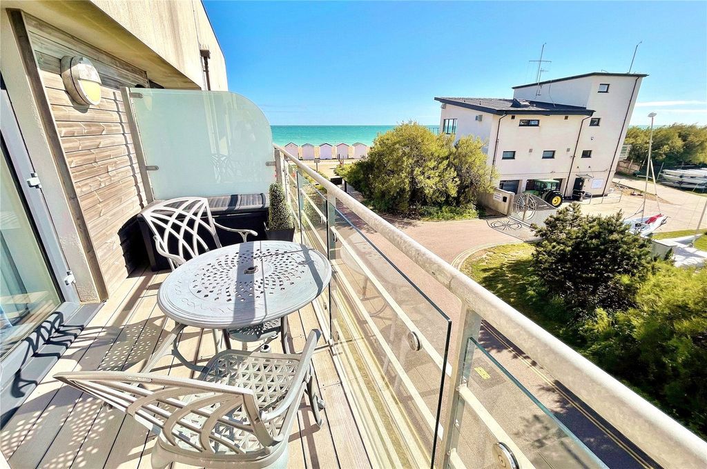 Property photo 2 of 22 Balcony