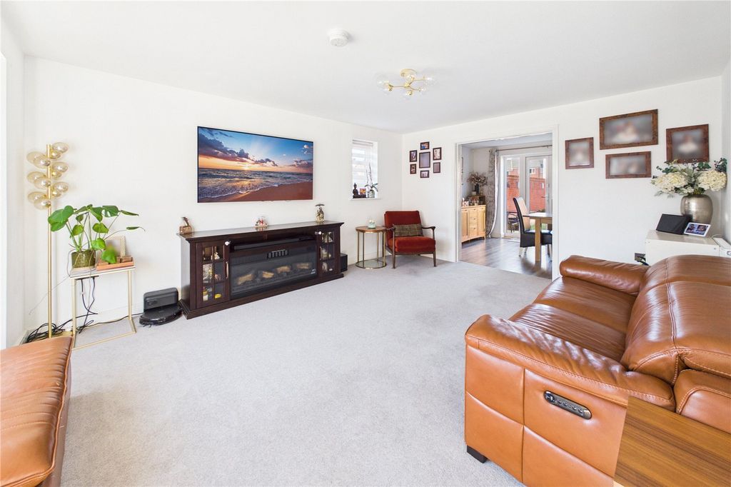 Property photo 3 of 20 Living Room