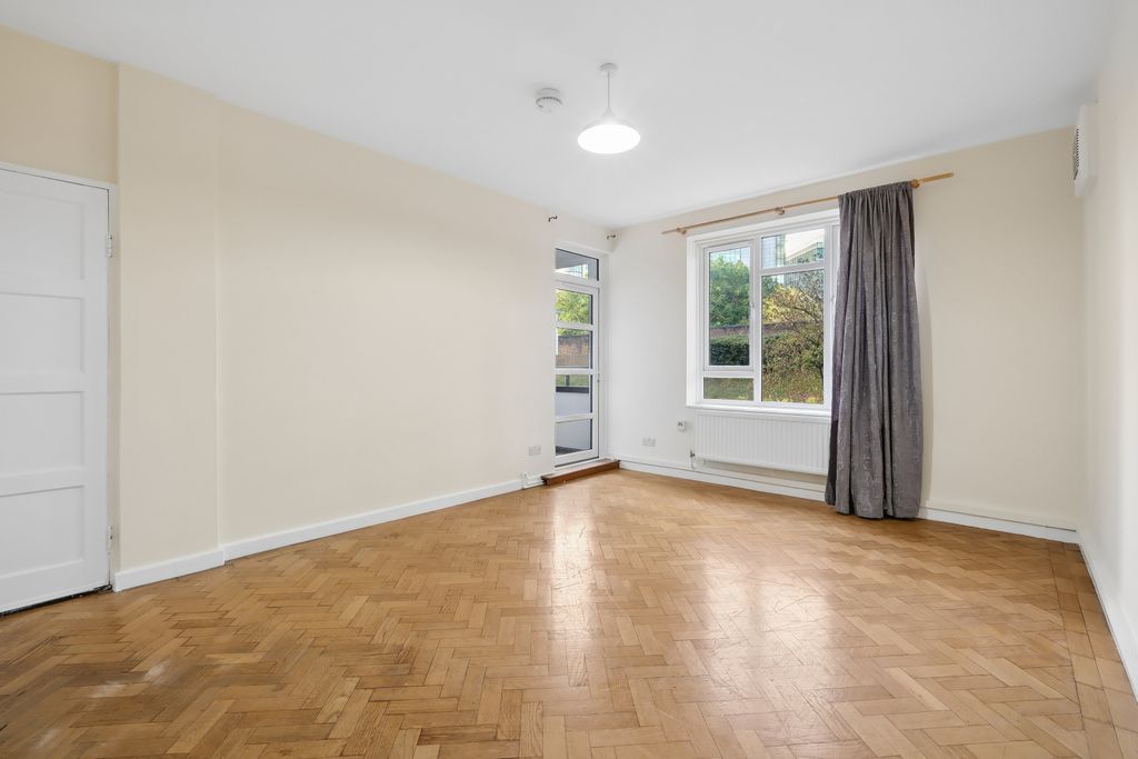 Property photo 1 of 14 4 Bedroom Flat In A Prime Location