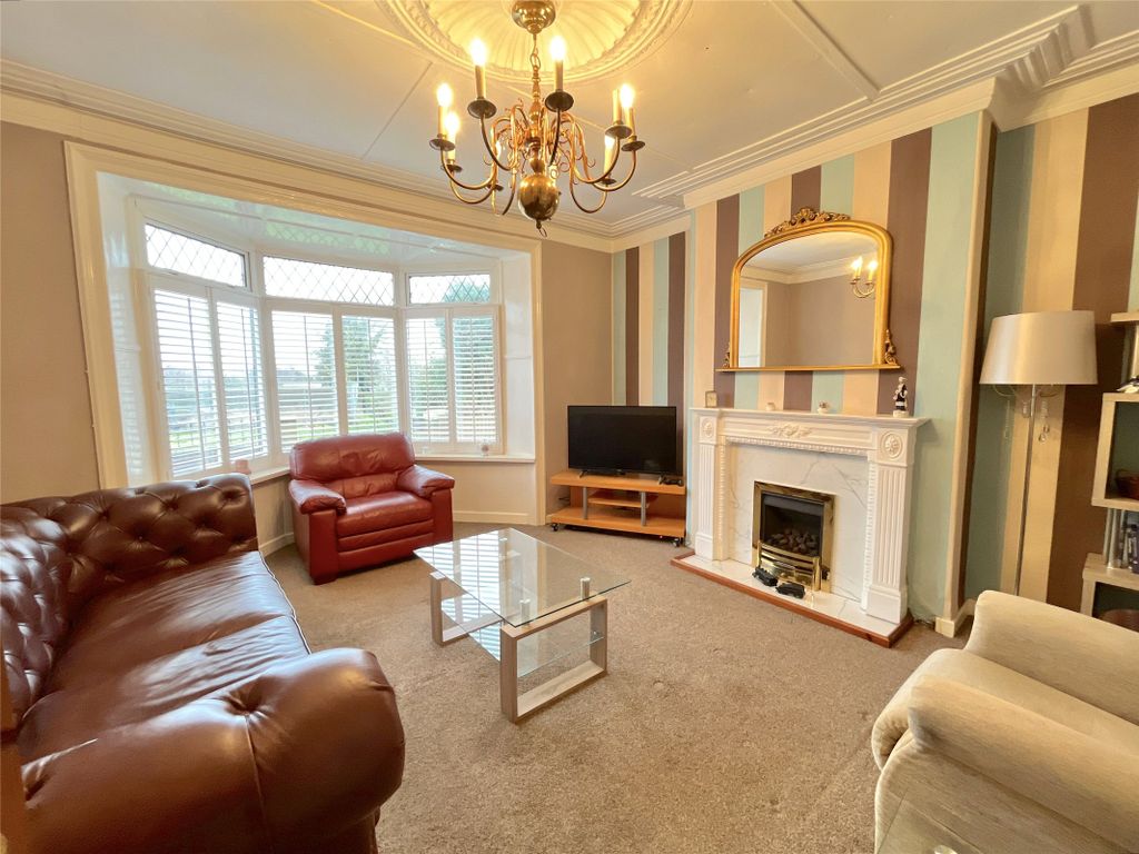 Property photo 3 of 30 Lounge