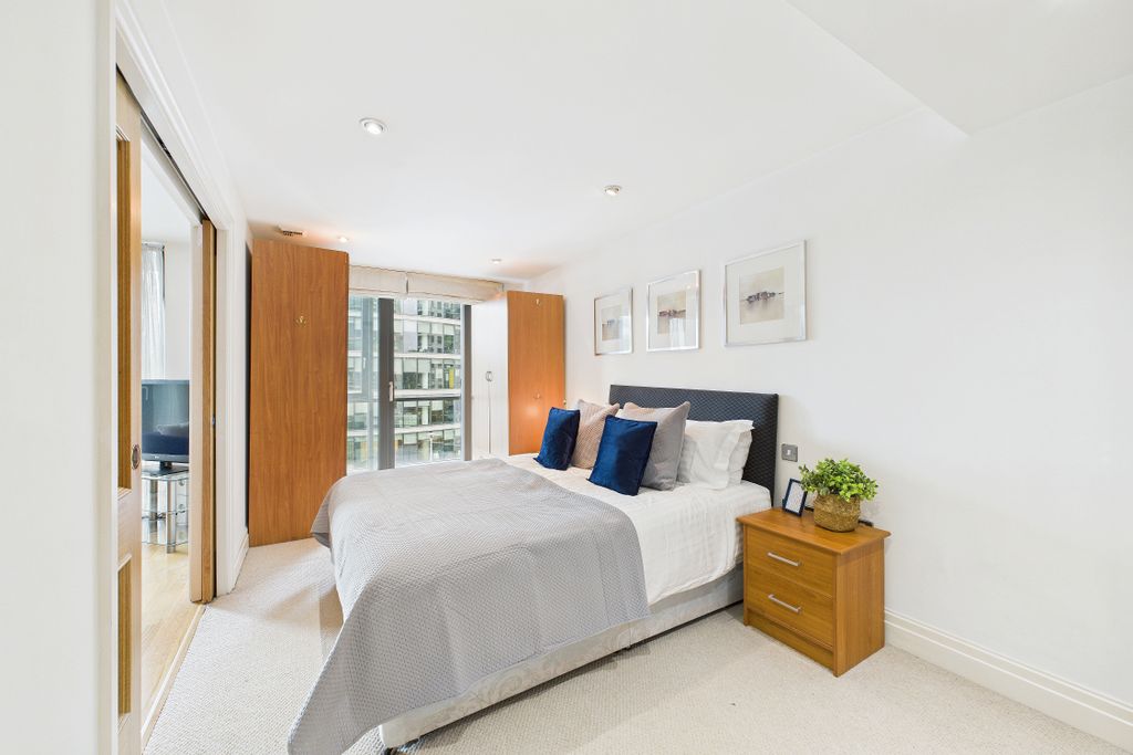 Property photo 2 of 25