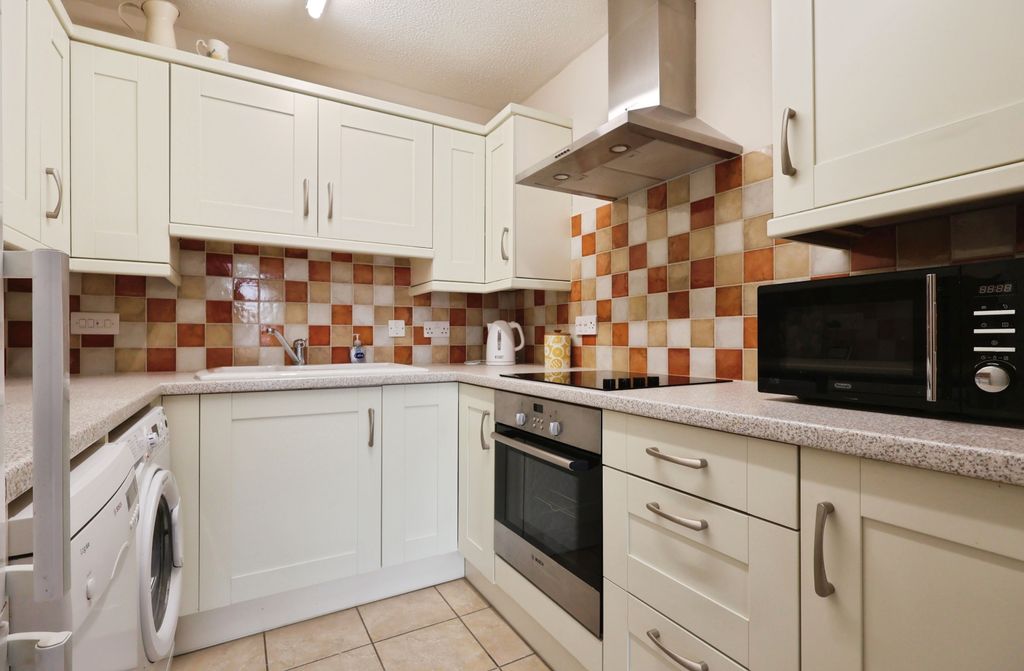 Property photo 2 of 25