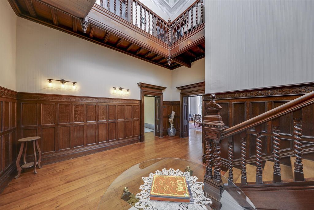 Property photo 2 of 43