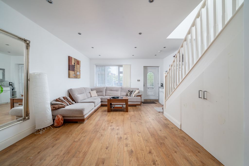 Property photo 3 of 18