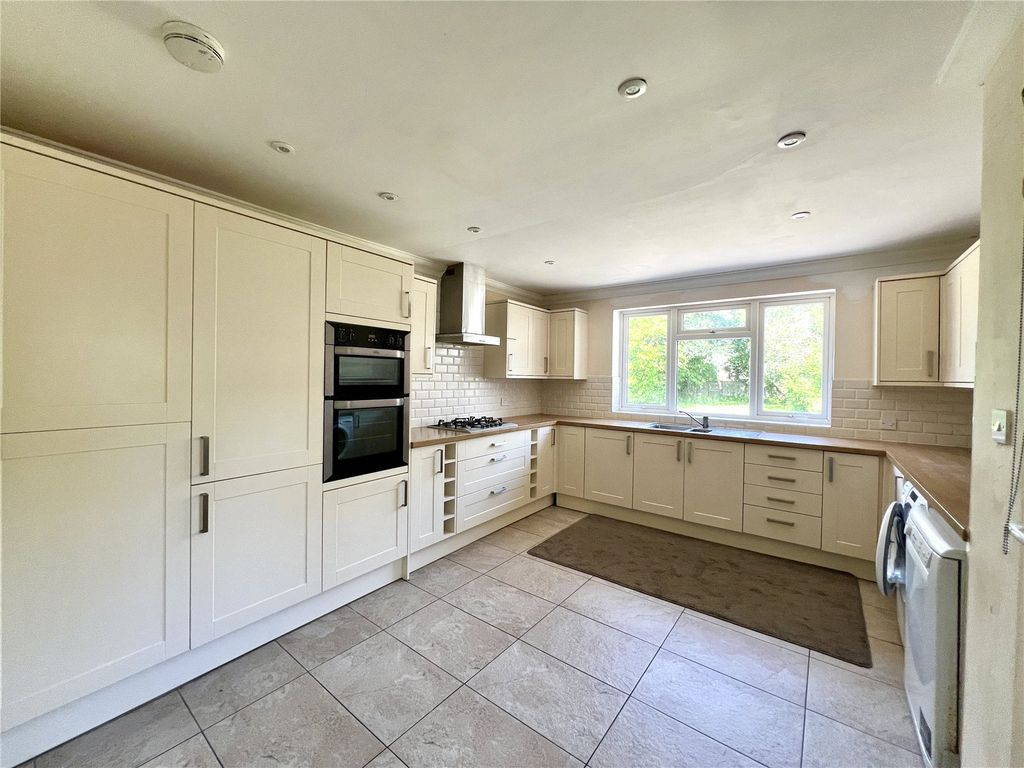 Property photo 3 of 14 Kitchen