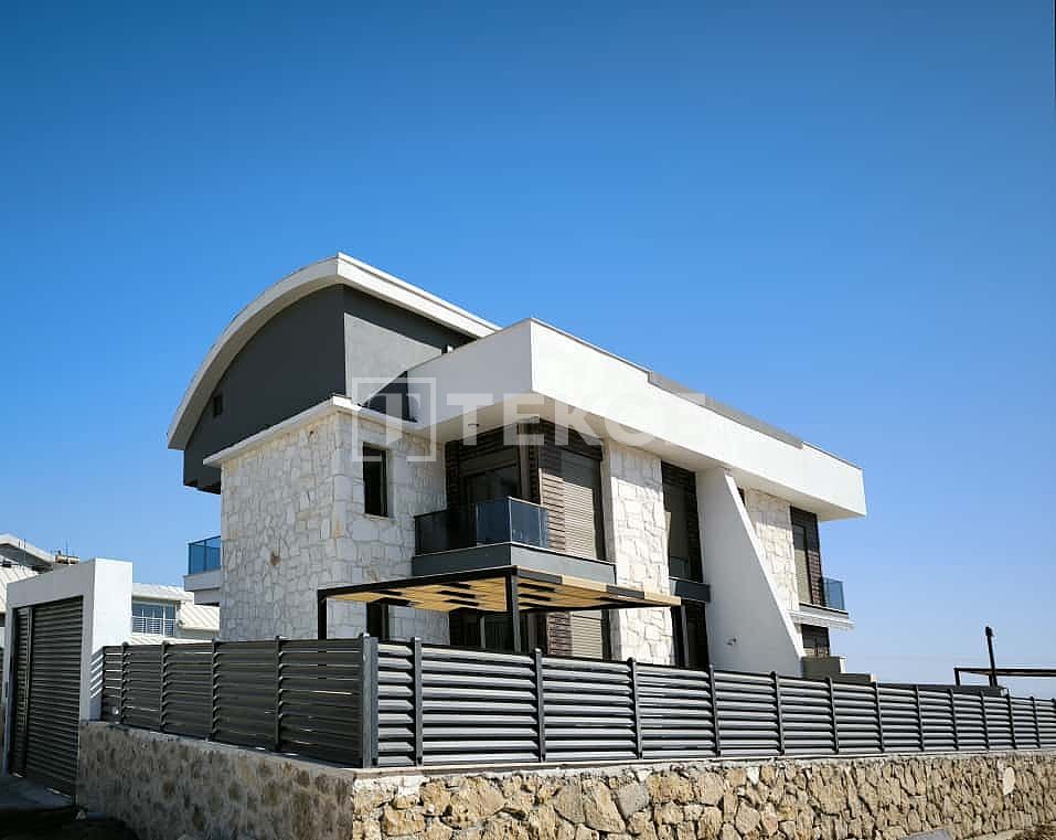 Property photo 1 of 44