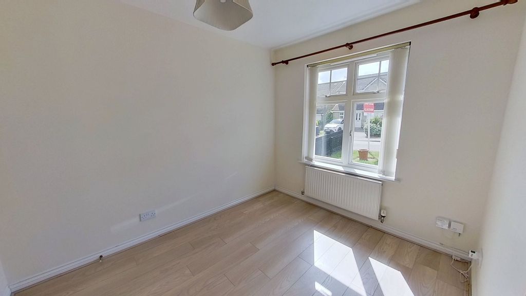 Property photo 2 of 17 Picture No. 25