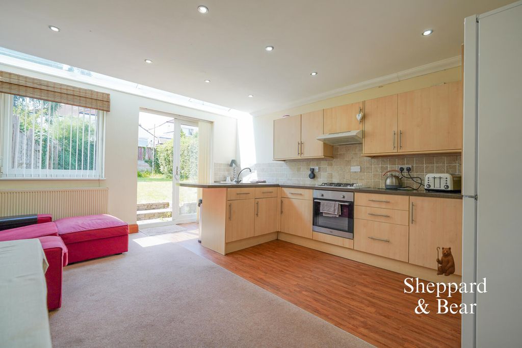 Property photo 3 of 40 Kitchen
