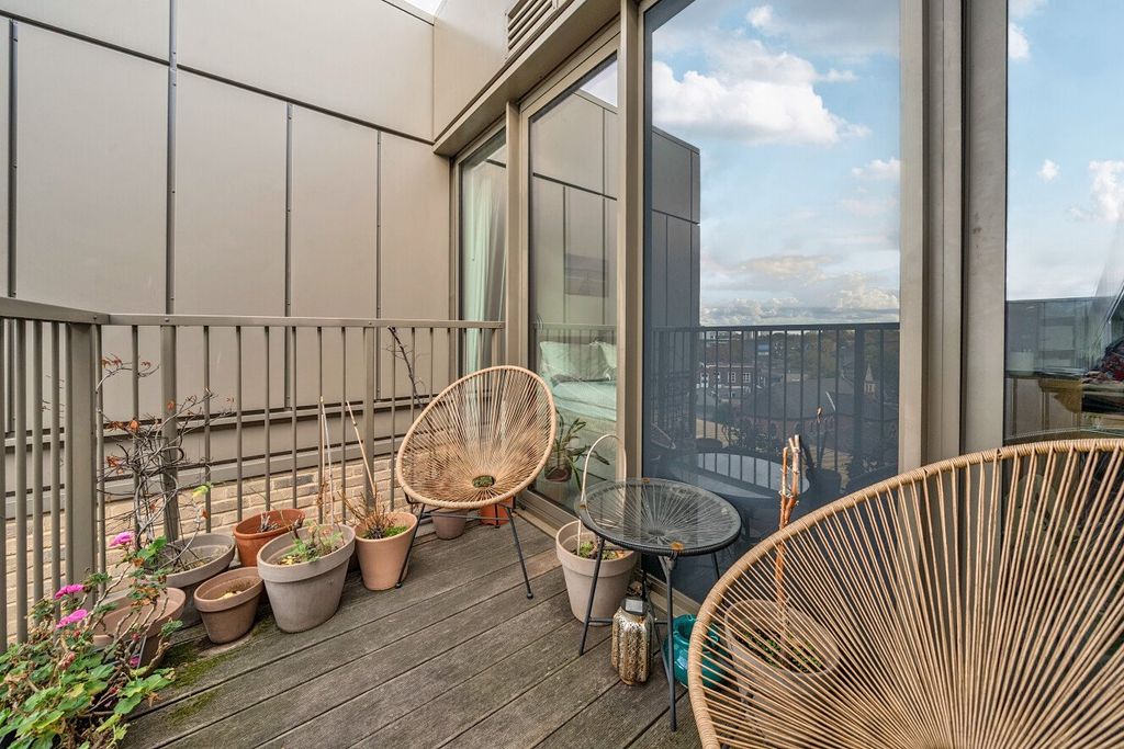 Property photo 3 of 23 Picture No. 14